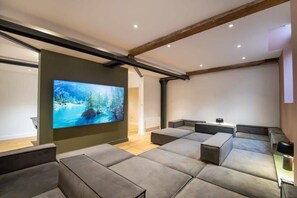 Unclassified image, 5 of 54, button