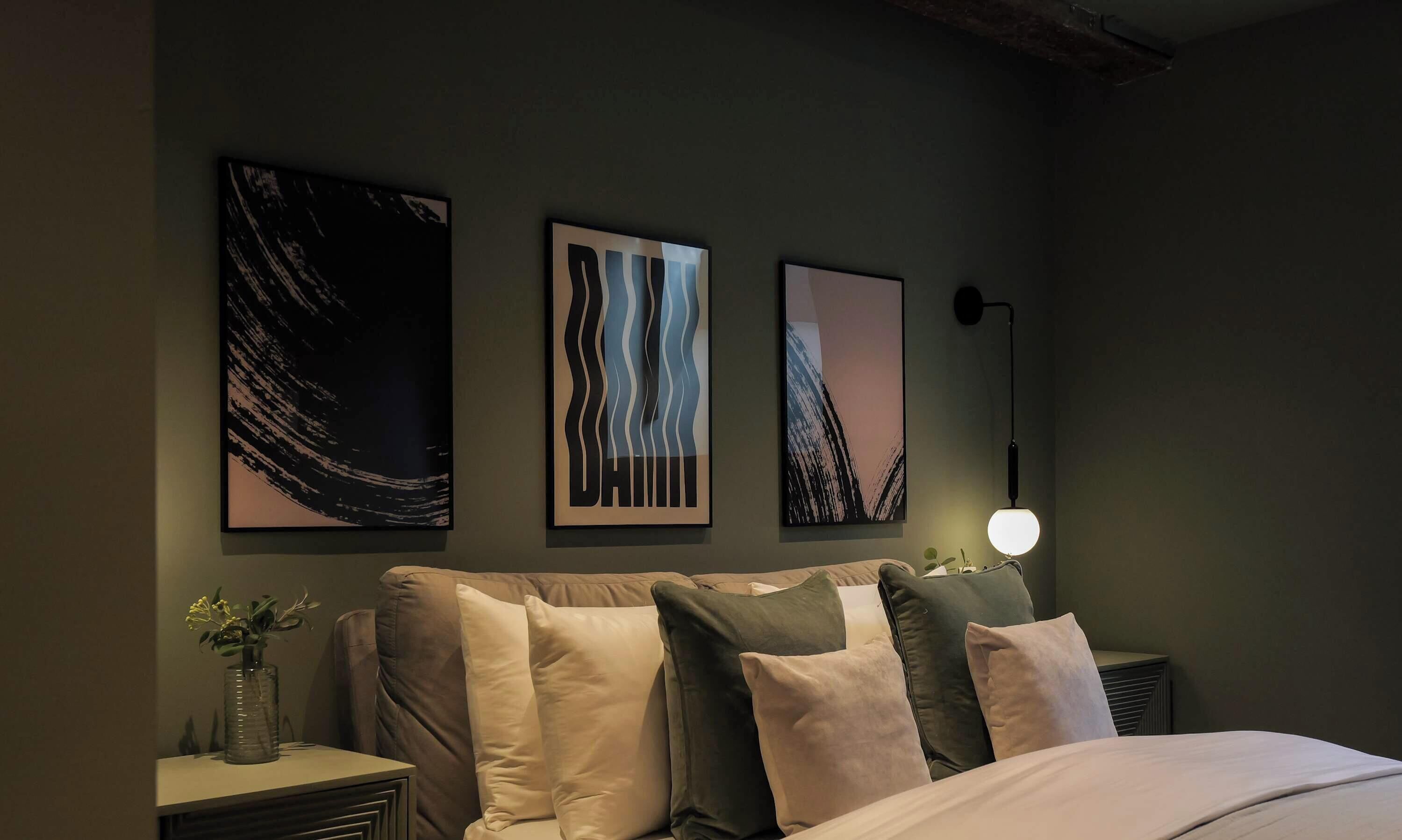 3 habitaciones, tabla de planchar con plancha, wifi y ropa de cama 