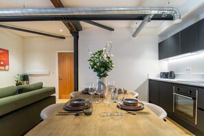 Unclassified image, 3 of 25, button