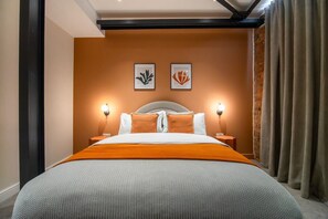 1 bedroom, iron/ironing board, WiFi, bed sheets - Paragon | The Heim (Manchester)