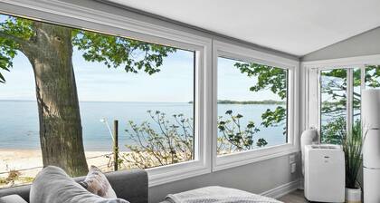 Crystal Beach Waterfront Cottage - Sunset Views!