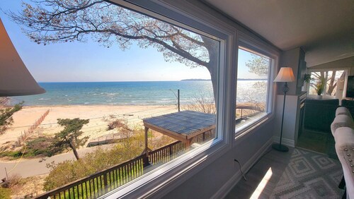 Crystal Beach Waterfront Cottage - Sunset Views!