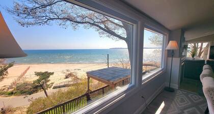 Crystal Beach Waterfront Cottage - Sunset Views!