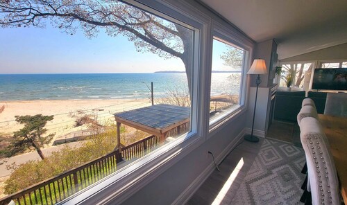 Crystal Beach Waterfront Cottage - Sunset Views!