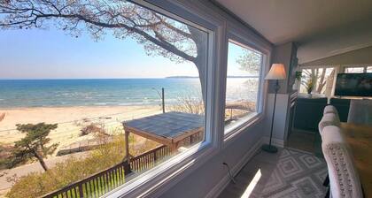 Crystal Beach Waterfront Cottage - Sunset Views!