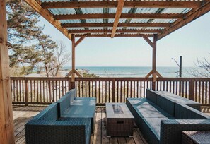 Property grounds - Waterfront 2BR Loft w/ Sunset View! (Fort Erie)