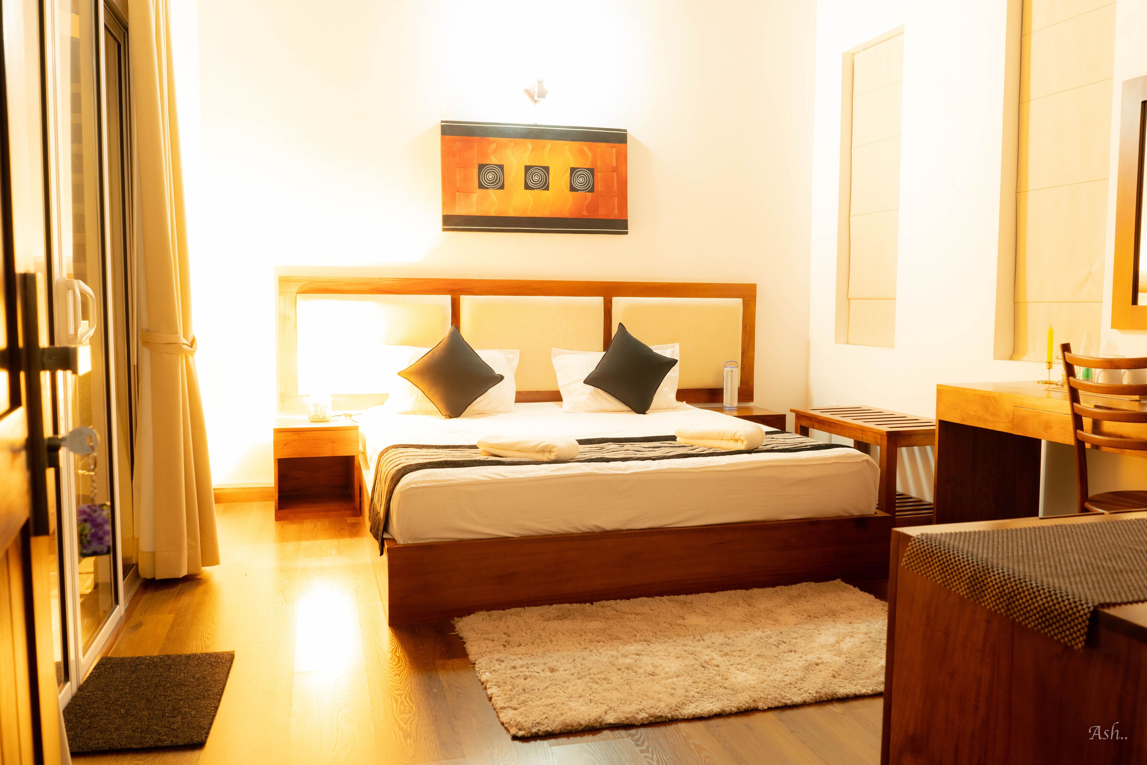 Desk, blackout curtains, soundproofing, free WiFi