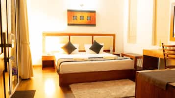 Desk, blackout drapes, soundproofing, free WiFi