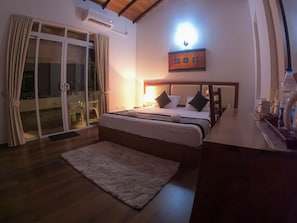 Desk, blackout curtains, soundproofing, free WiFi - Amandara Hills Kandy (Kandy)