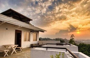 Suite Deluxe | Una scrivania, tende oscuranti, insonorizzazione, Wi-Fi gratuito