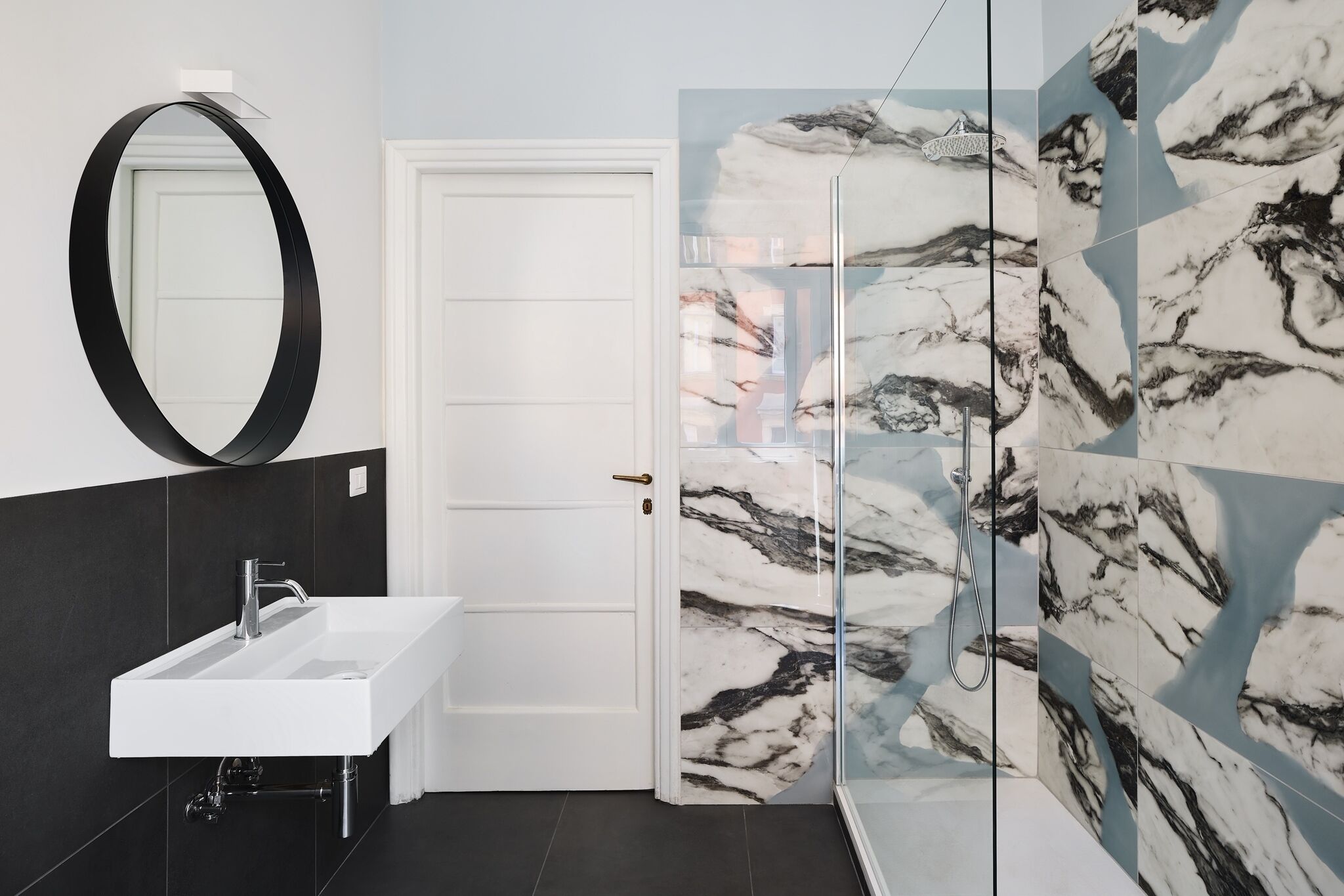 Sèche-cheveux, serviettes fournies