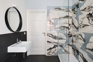 Hårtørrer, håndklæder