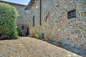 Property grounds - Il Palazzetto - Castelnuovo Di Garfagnana ,Tuscany (Castelnuovo di Garfagnana)