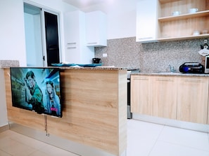 Fridge, microwave, oven, coffee/tea maker
