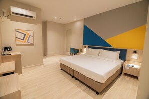 Deluxe Double Room | Desk, iron/ironing board, free WiFi, bed sheets - Fives Hotel Meldrum (Johor Bahru)