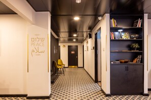 Interior detail - Artistic Vibes Haifa Hub by Sea N' Rent (Haifa)