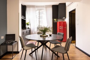 Studio | In-room dining - Artistic Vibes Haifa Hub by Sea N' Rent (Haifa)