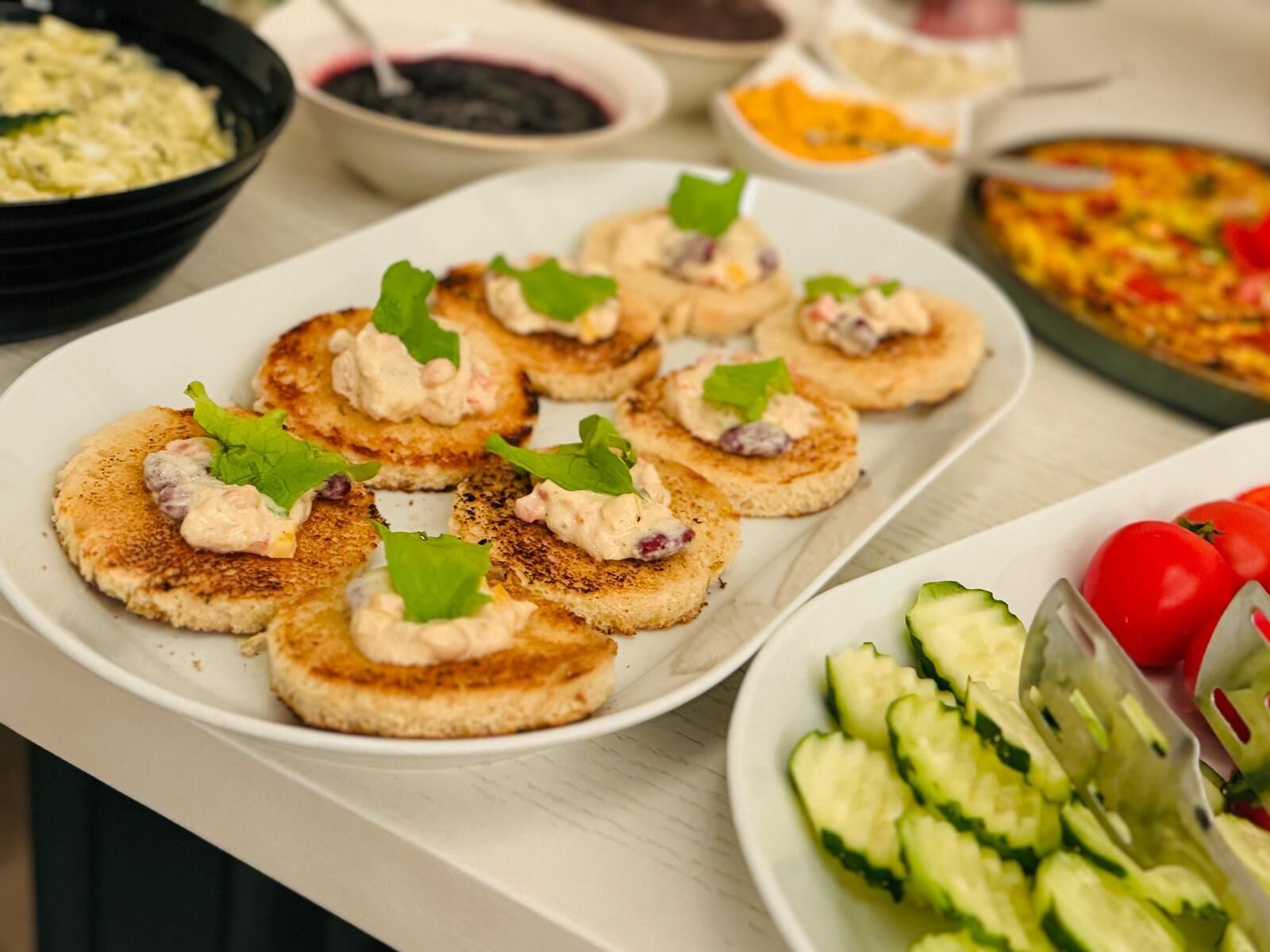 Daily buffet breakfast (RON 60 per person)