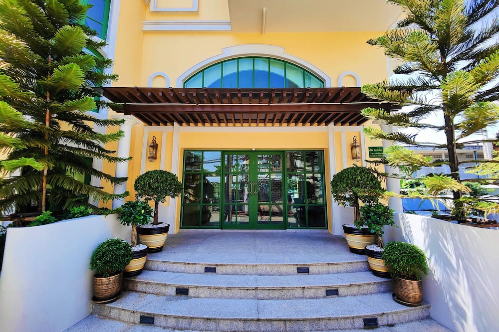 siri grand bangkok hotel