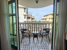 Deluxe Double Room, Corner | Premium bedding, in-room safe, individually decorated, laptop workspace