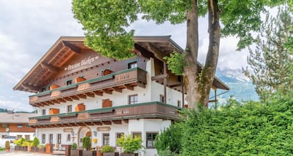 Urige Tiroler Pension, nur 300m zum Skilift