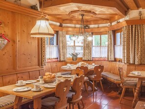 Dining - Rustic Tyrolean guesthouse only 300m to ski lift (Scheffau am Wilden Kaiser)