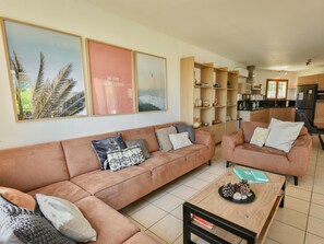 TV - Villa with private pool and vineyard views (Beaufort)