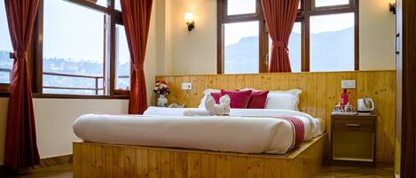 Kahden hengen executive-huone | Ylelliset vuodevaatteet, untuvapeitot, yksilöllisesti sisustettu