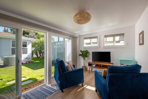 Smart TV, books, stereo, offices - Leucadia "Beacons" Bungalow ~ walk everywhere with beach gear! (Encinitas)