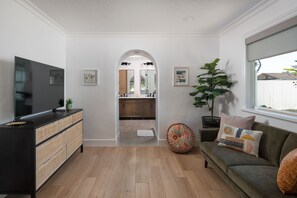 Smart TV, books, stereo, offices - Leucadia "Beacons" Bungalow ~ walk everywhere with beach gear! (Encinitas)