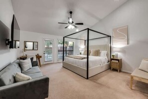 3 bedrooms, desk, iron/ironing board, travel cot - Far North Dallas Chic Haven (Dallas)