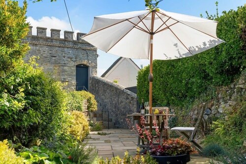 Castle by the Beach with Sea Views, Portreath