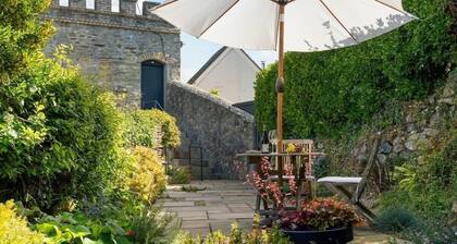 Castle by the Beach with Sea Views, Portreath