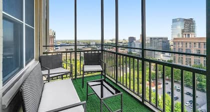 Luxe Living~ Free Parking!