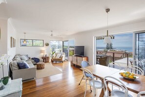 TV, offices - Bimbajong Yamba - Oceanstays (Yamba)