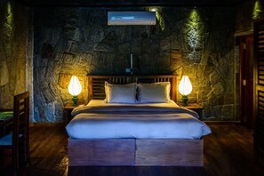 7 bedrooms, WiFi, bed sheets