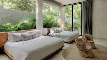 6 bedrooms, desk, iron/ironing board, travel crib