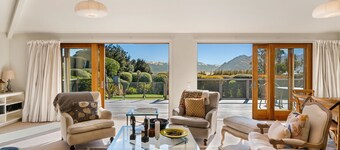 Hāwea Lakehouse - Lake Hāwea Holiday Home
