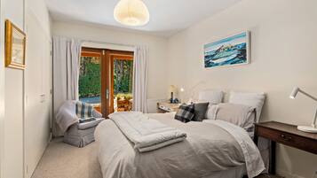 3 slaapkamers, een strijkplank/strijkijzer, wifi, beddengoed