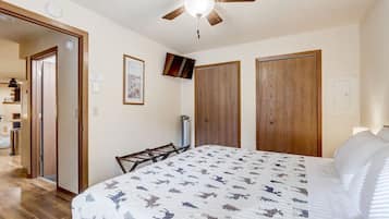 1 soverom, strykejern/-brett, reiseseng for barn og wi-fi