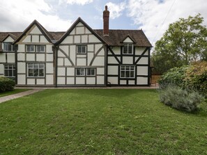 Exterior - Lavender Cottage (Malvern)