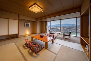 In-room safe, iron/ironing board, free WiFi, bed sheets - EnaKyo-Onsen Hotel Yuzuriha (Ena)