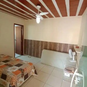 3 habitaciones y tabla de planchar con plancha 