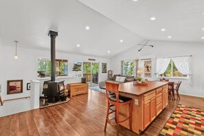 Interior - This house is a 3 bedroom(s), 2 bathrooms, located in Bayview, ID. (Bayview)