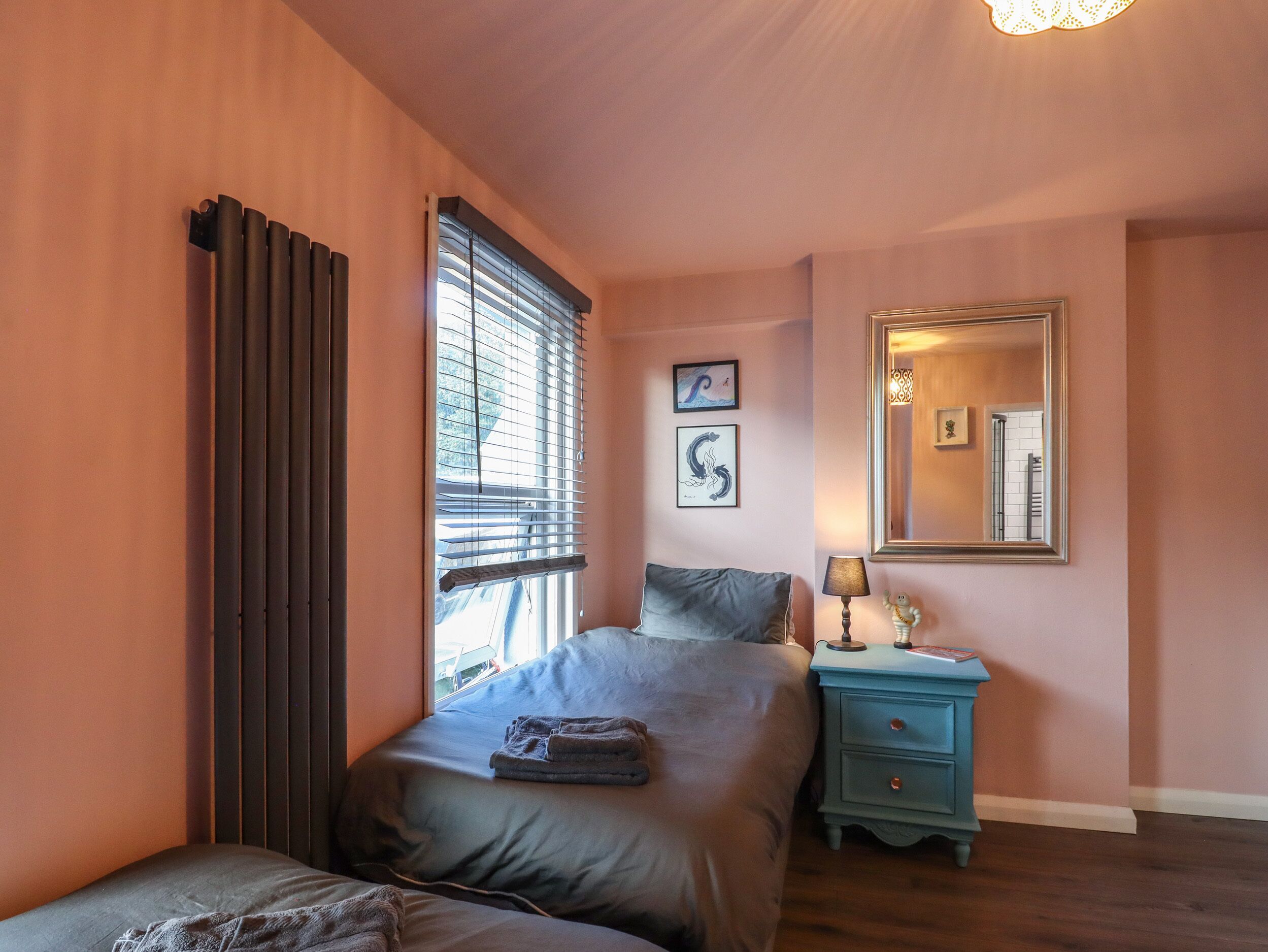 2 slaapkamers, individueel gedecoreerd, individueel gemeubileerd