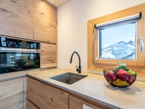 Fridge, microwave, oven, dishwasher - Home Club (Lavachet) by Interhome (Tignes)