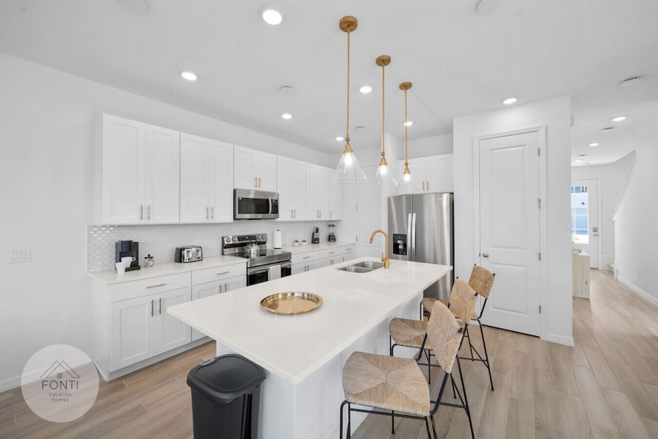 Refrigerador, microondas, horno, placa de cocina