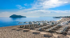 Sun loungers, beach towels - Modern Villa Orange, Relaxation and Privacy (Chania)