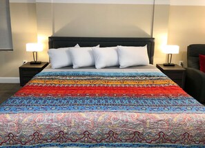1 bedroom, desk, WiFi, bed sheets - Central Oasis: Work, Visit, Explore! (Fort Myers)