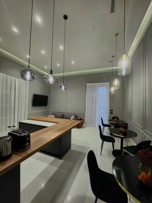 Mini-fridge, dishwasher, electric kettle, cookware/dishes/utensils - SirenaResina (Ercolano)